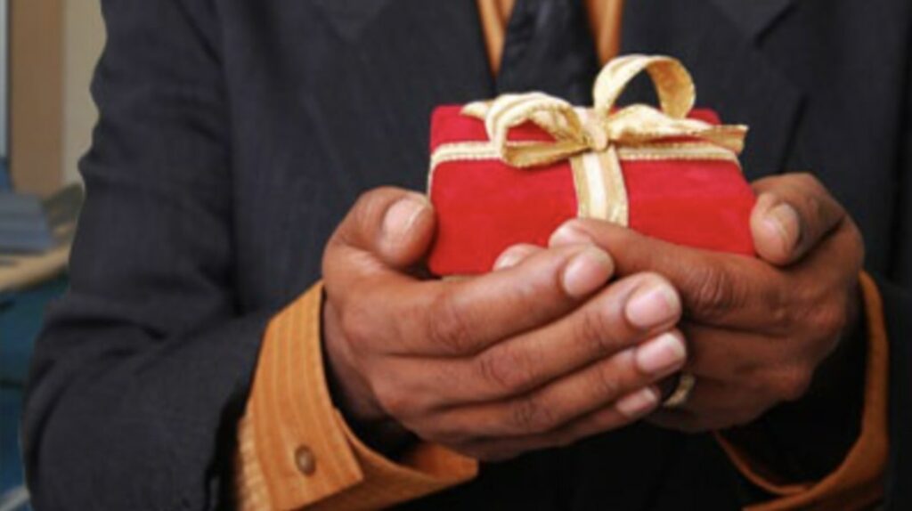 Business Gift-Giving Customs in India