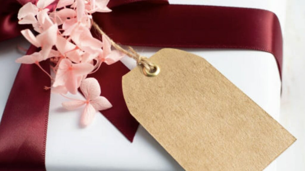 Create the gift tag