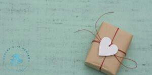 What are helpful tips for giving a free gift